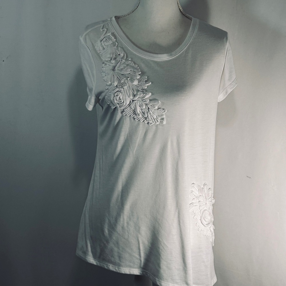 Simply Vera Vera Wang White 3D Floral Applique Short Sleeve Top Womens Medium